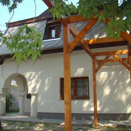 Wash House Feriehus Győr