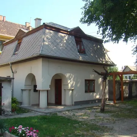 Wash House Case de vacanță